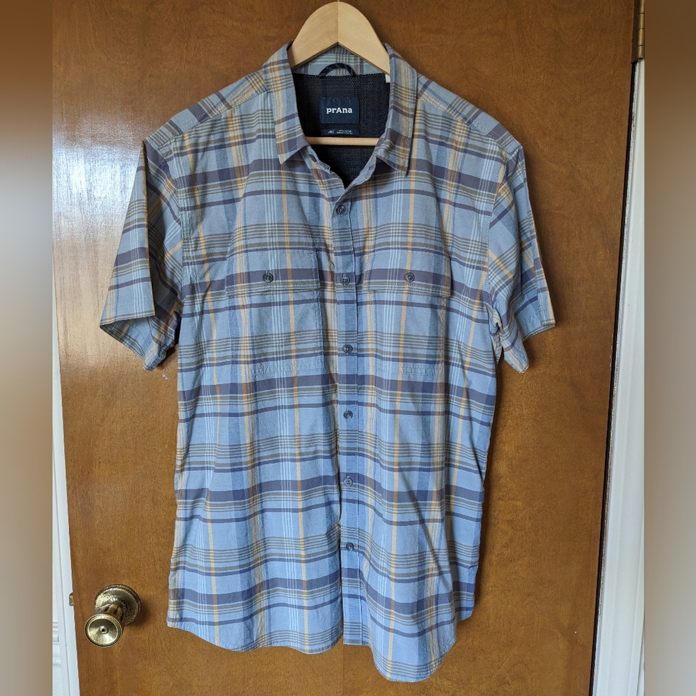 prAna Kirkwood Blue Tan Plaid Shirt Short Sleeve Button-Up Vented Shirt